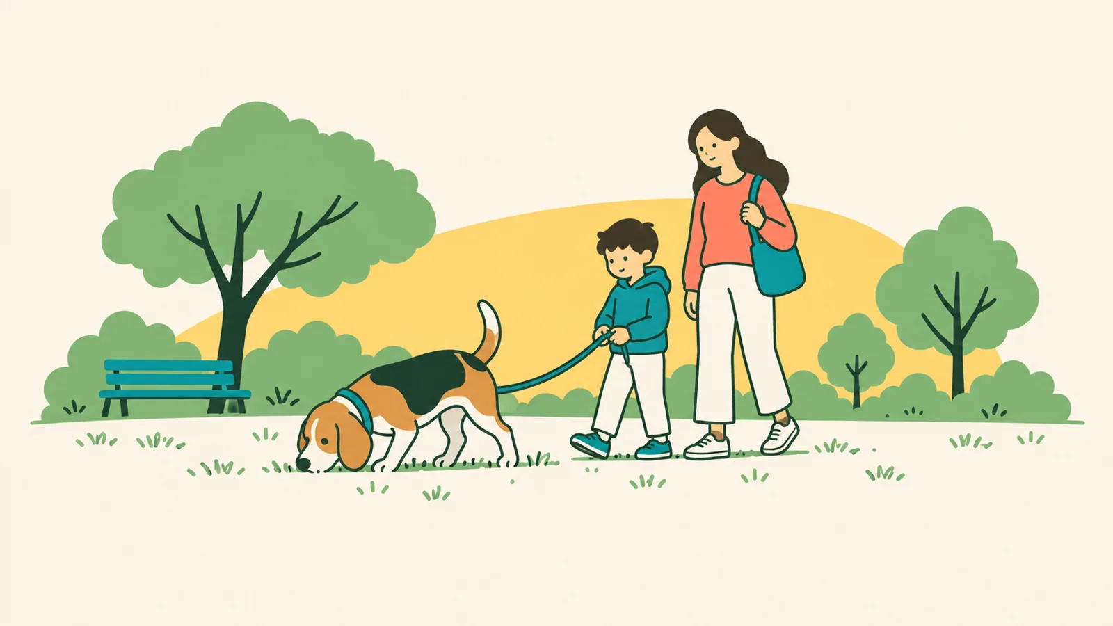 イラスト:明るい公園で地面のにおいをかぐ白・黒・茶の犬と、見守る家族